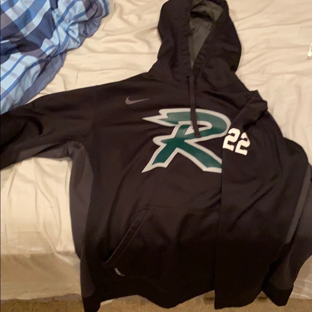 Number 22 Nike therma-fit with the letter R